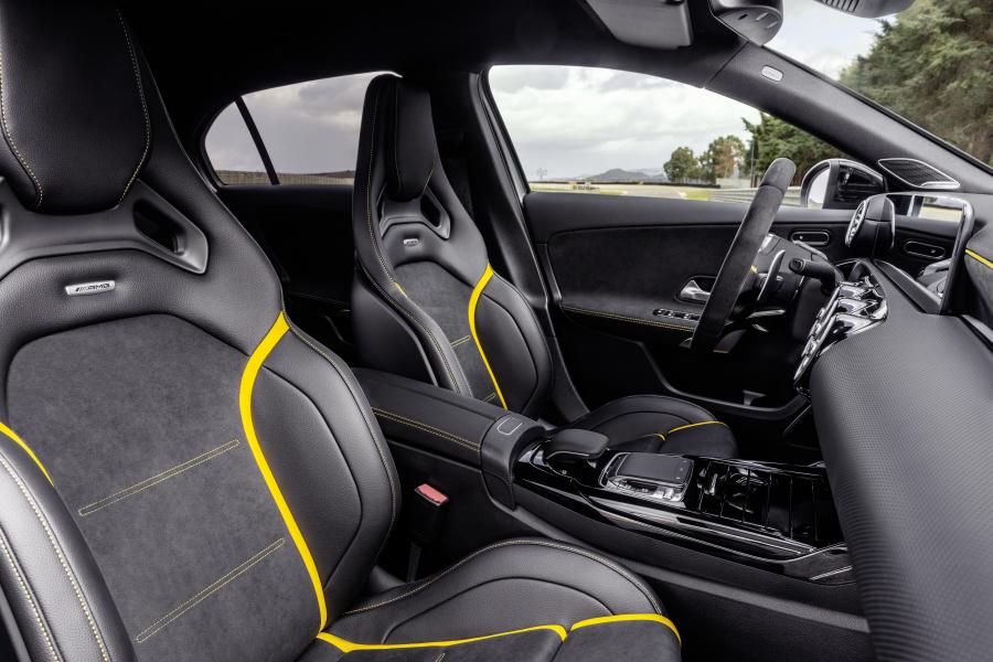Интерьер Mercedes-AMG A45 S 4Matic+ (W177) 2019 года  (WW) (фото 10 из 90)